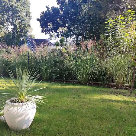 Appartement A Comfortable With A Garden For 2 People